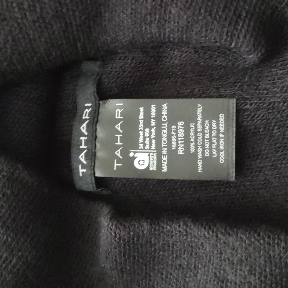tahari Hat & Infinity Loop - Picture 7 of 7